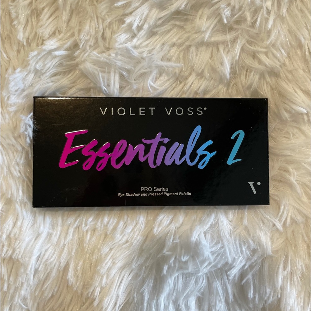 NWT Violet Voss Essentials 2